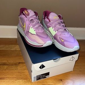 Kyrie Low 5 size 10.5 - WITH BOX